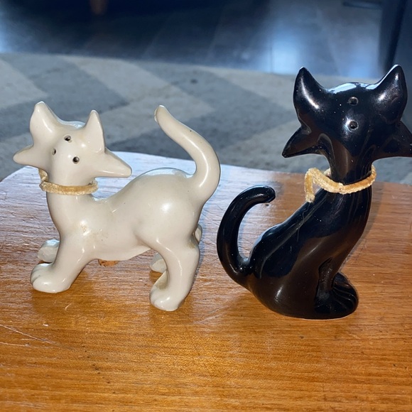 Vintage Cat Salt and Pepper Shakers, Japan - Picture 3 of 5